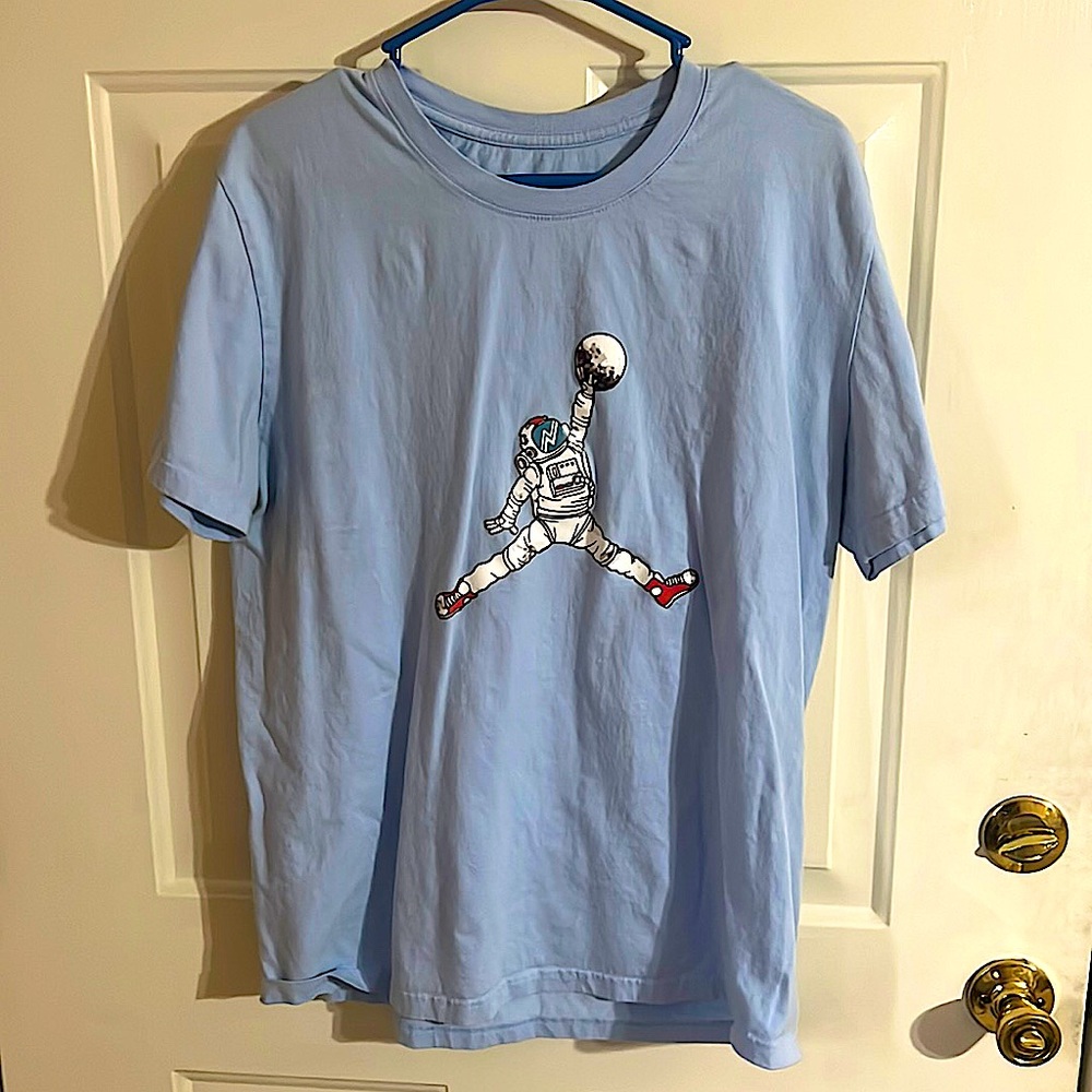 Spaceman moon dunk